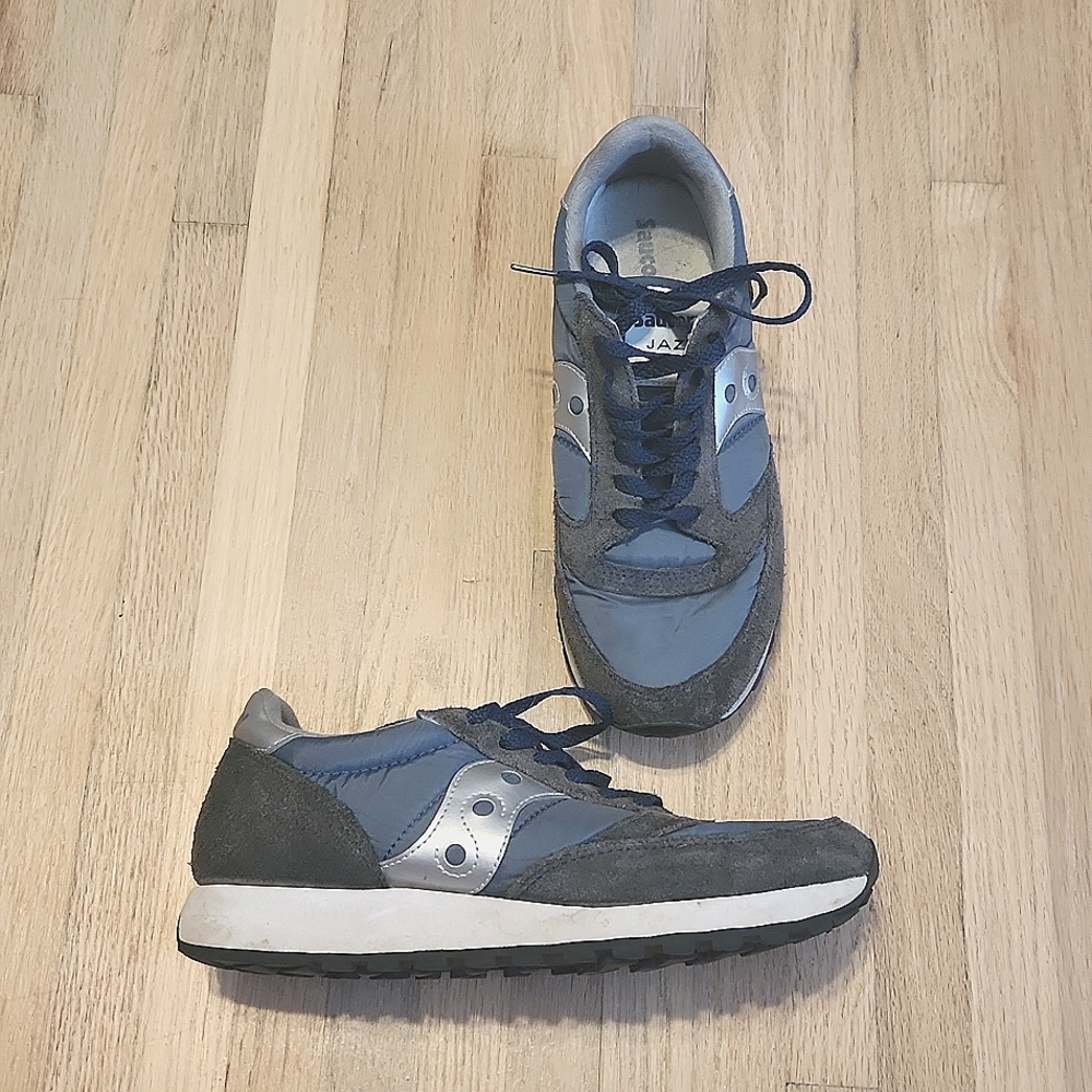 Women's 9.5 Vintage looking Saucony Jazz shoes